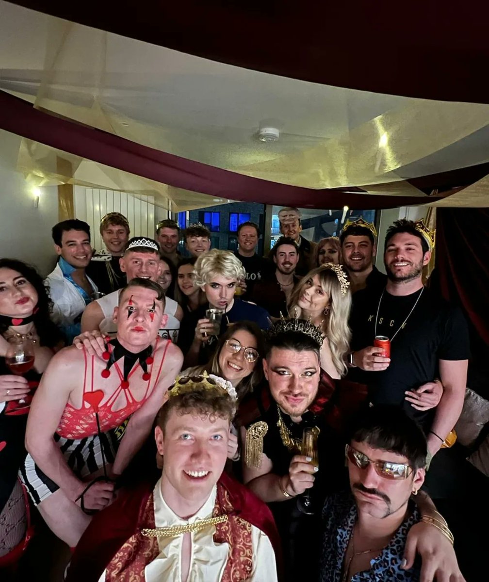 Mincksyyy's tweet photo. Of kings, Queens, Banquets and Cori-gay-tions
#birthdaygay #twittergay #londongay #corination #gay #london #birthday #lewk #queen #royalgay https://t.co/6f0mdizMII