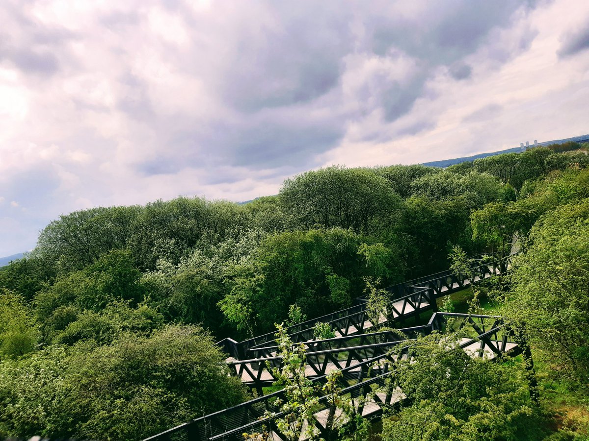 chr1stopherleo's tweet photo. Back at it post Belfast ... good to get the legs moving again.   Panoramic views from atop the Cuningar Loop viewing platform!

#PostMarathonRunning #AtItAgain #SundayRunning #GlasgowRunning #SundayHalf #CuningarLoop #TheTurTower #OnAClearDay ... #Paradise #Hope https://t.co/Qn0NLOL1mk
