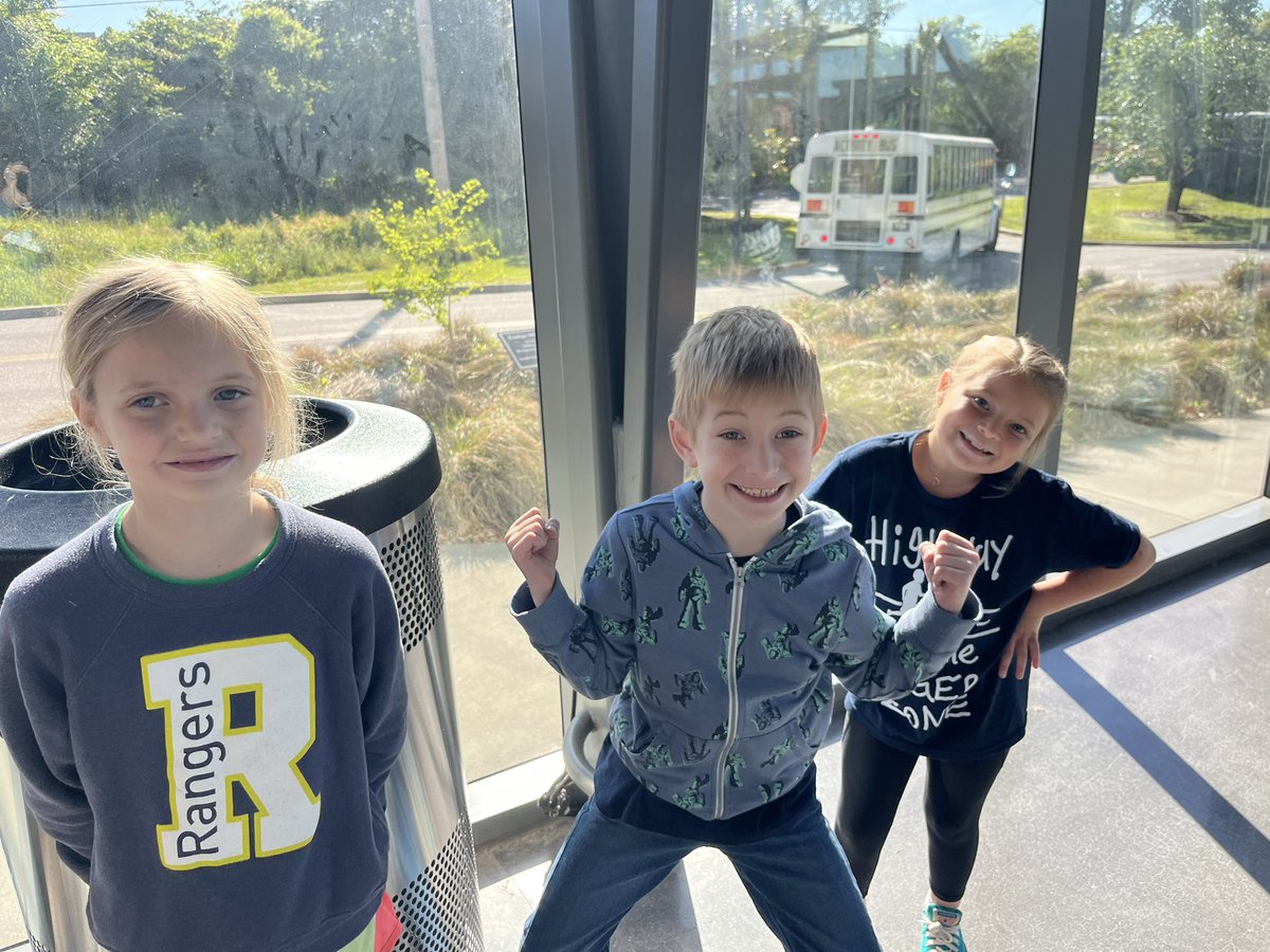 HiottHope's tweet photo. First field trip ever for these Firsties and we had a blast! #oneRCE https://t.co/MikaOL0PyZ