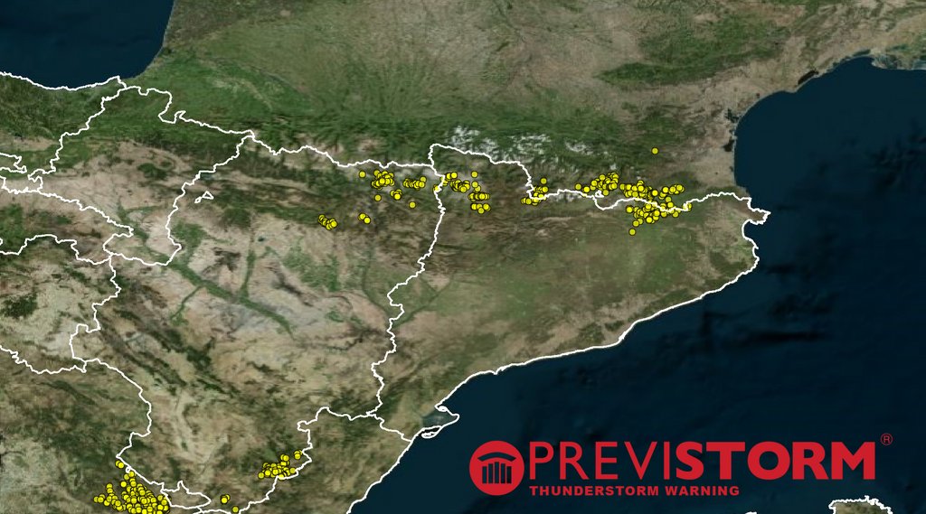 INGESCO's tweet photo. En las últimas 2 horas han sido detectados 1057 rayos en el noreste de la Península Ibérica. #INGESCO https://t.co/tX7YnOLrcl