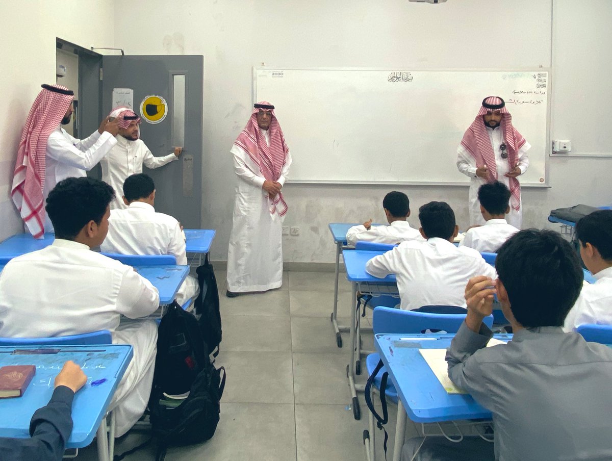 alfath2018_2022's tweet photo. زيارة |
زار المدرسة  د.سعد السلمي رئيس شعبة الإدارة المدرسية بـ #مكتب_التعليم_بالنسيم
اطلع على سير العملية التعليمية واجتمع خلالها بالهيئة الإدارية. 
 #تعليم_جدة https://t.co/ocaYwIpYfG