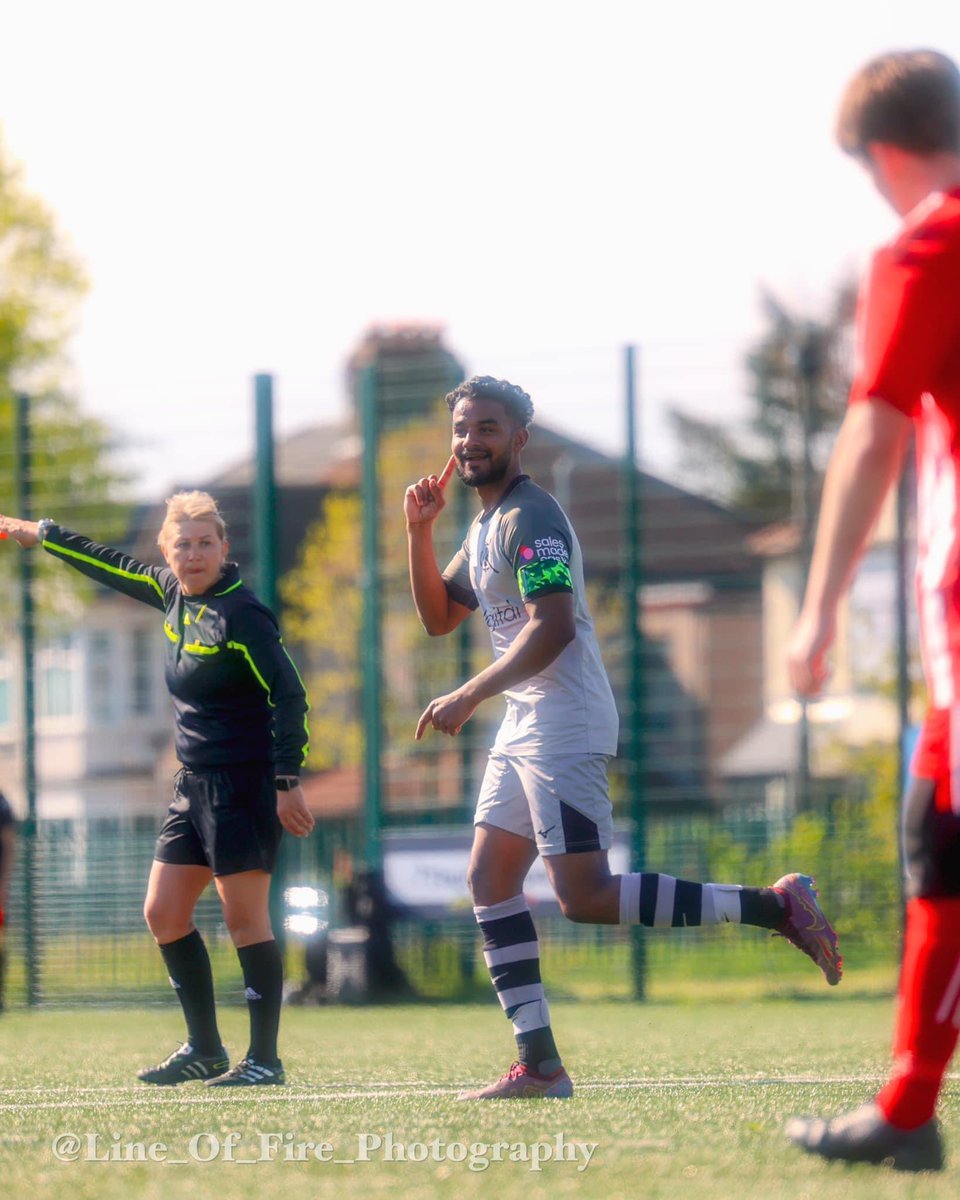 Photography: <a href="/bazzarrie79/">Line Of Fire Photography</a> 
.
Sponsor: @_qidigital 
.
Kit: <a href="/MizunoFootball/">Mizuno Football</a> 
.
.
#kitdesign #footballgames #saturdayfootball #mizuno #lovefootball #footballplayer #kitoutlondoncc #footballclub #commityclub #customkit #kits #kitdesign #footballkit #footballkits