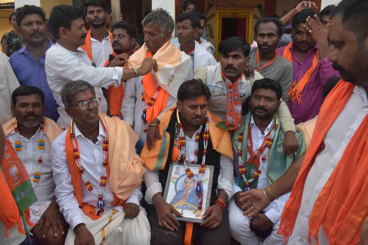 KrishnaNaik07's tweet photo. ಬ್ಯಾಲಹುನ್ಸಿ, ನಂದಿಗಾವಿ ಮತ್ತು ಕಾಂತೆಬೆನ್ನೂರು ಗ್ರಾಮದಲ್ಲಿ ನಡೆಸಿದ ಮಾತಯಾಚನೆ.

#krishnanaik #bjphuvinahadagali https://t.co/v8f9luh7PO