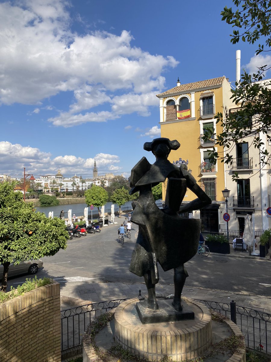 ContrabarreraA's tweet photo. Macarena y Joselito “El Gallo”. Triana y Juan Belmonte. La Maestranza y Curro Romero.

Sevilla, una ciudad ligada a la tauromaquia. https://t.co/Tvmhm9lk8Y