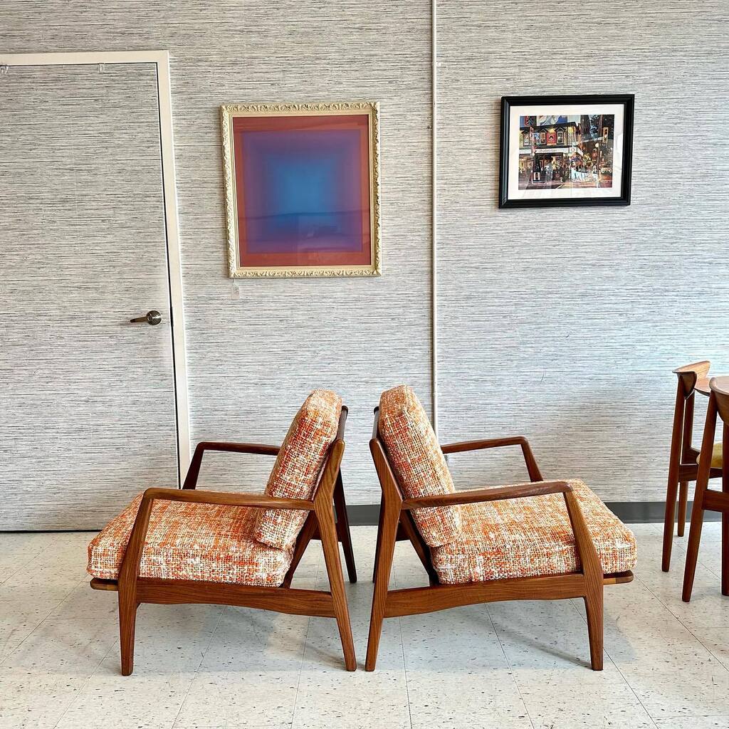 Armchairs by Dan Johnson for Selig. New strapping, frames restored and professionally reupholstered with new soy based foam in a soft orange and white heavyweight woven jacquard. 

✅ 🇨🇦 wide shipping
✅ Refunds for 7 days on full priced, non-custom fu… instagr.am/p/Cr8Q8ysAkF-/