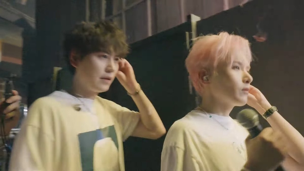 ryeongkkuru's tweet photo. Height difference so cuteㅠㅠ https://t.co/YjBTVp7cid