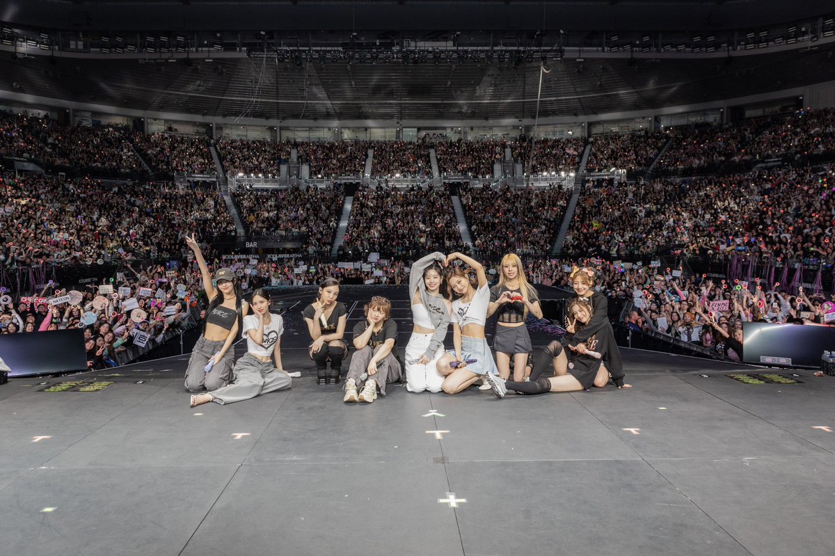 JYPETWICE's tweet photo. TWICE 5TH WORLD TOUR ‘READY TO BE’ IN #MELBOURNE - DAY 2 🍭

Melbourne, We are grateful for you coming💗 Thank you again for sharing your Candy Bong's light🍭✨ Hope to see all Melbourne ONCE again soon !

#TWICE #트와이스 #READYTOBE 
#TWICE_5TH_WORLD_TOUR
#TWICE_5TH_WORLD_TOUR_IN_MELBOURNE