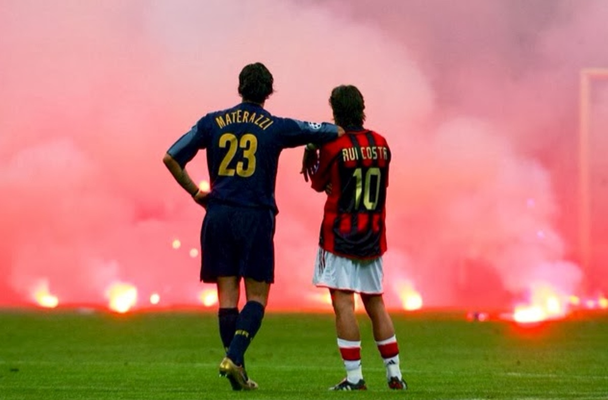 🆕The Milan clubs are due to meet <a href="/ChampionsLeague/">UEFA Champions League</a> again next week. 

Last time this happened, chaos reigned but a beautiful image became the game's legacy.

<a href="/HenryBellCalcio/">Henry Bell</a> speaks to <a href="/stepix2012/">Stefano Rellandini</a> who took the iconic photograph.

gentlemanultra.com/2023/05/07/ste…