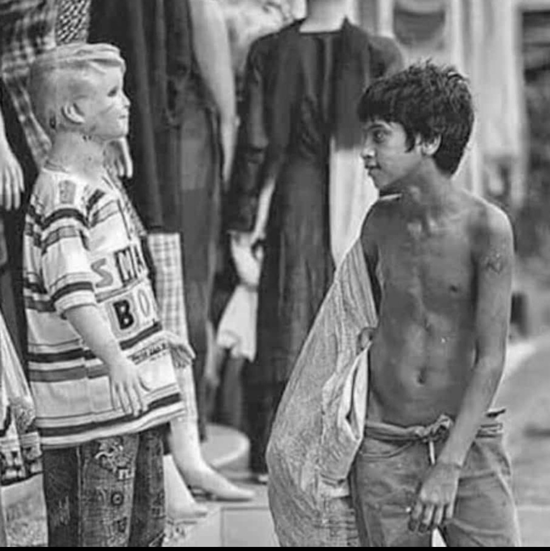 किसको क्या मिले इसका कोई हिसाब नहीं, तेरे पास रूह नहीं मेरे पास लिबास नहीं।