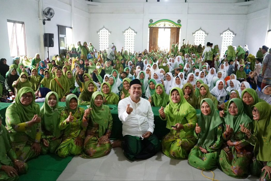 AriefRohman_838's tweet photo. Semoga semuanya yang hadir tadi diberikan kesehatan, panjang umur, terus membangun silahturahmi yang baik, rezekinya lancar, aamiin. Ibu ibu Todanan Top...!!
#Todanan #AriefRohman #MasArief #Blora #mBloraniBanget #BangkitBerjuang #SesarenganmBangunBlora #Berkelanjutan https://t.co/E7C3Tu5NnO