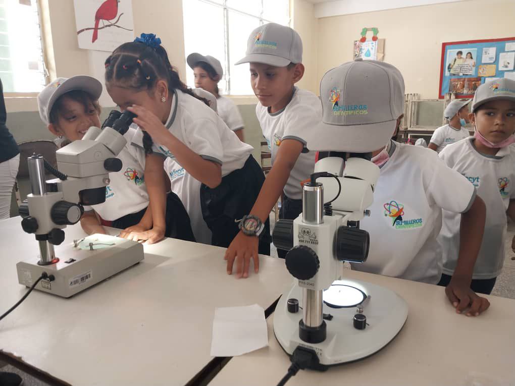 Gabrielasjr's tweet photo. Hoy le dedico mis sueños al Semillero Científico. 
#Juntos al encuentro con la naturaleza, saberes, conocimientos y la ciencia; para que nuestras niñ@s disfruten del conocer, saber y hacer!

Entomología, hábitos saludables, escuchar tú corazón, semillas, TIC #CienciaParaLaVida https://t.co/klLPzmFv4X