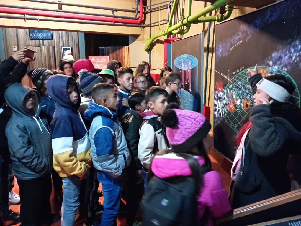 Gabrielasjr's tweet photo. Semillero Científico recorre: Nva Esparta, Lara, Apure, Carabobo y Mérida.

Sumando voluntades, docentes @MPPEDUCACION comunidad, trabajadores de la CyT acompañan a nuestros niñ@s en la búsqueda del saber, orientados por el Presidente @NicolasMaduro hacemos  #CienciaParaLaVida https://t.co/Fiz0e3tdBG