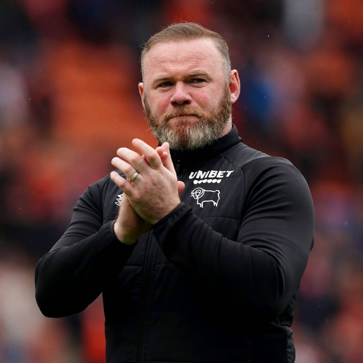 (fan) REAL MADRID FANS 🤍 tweet media