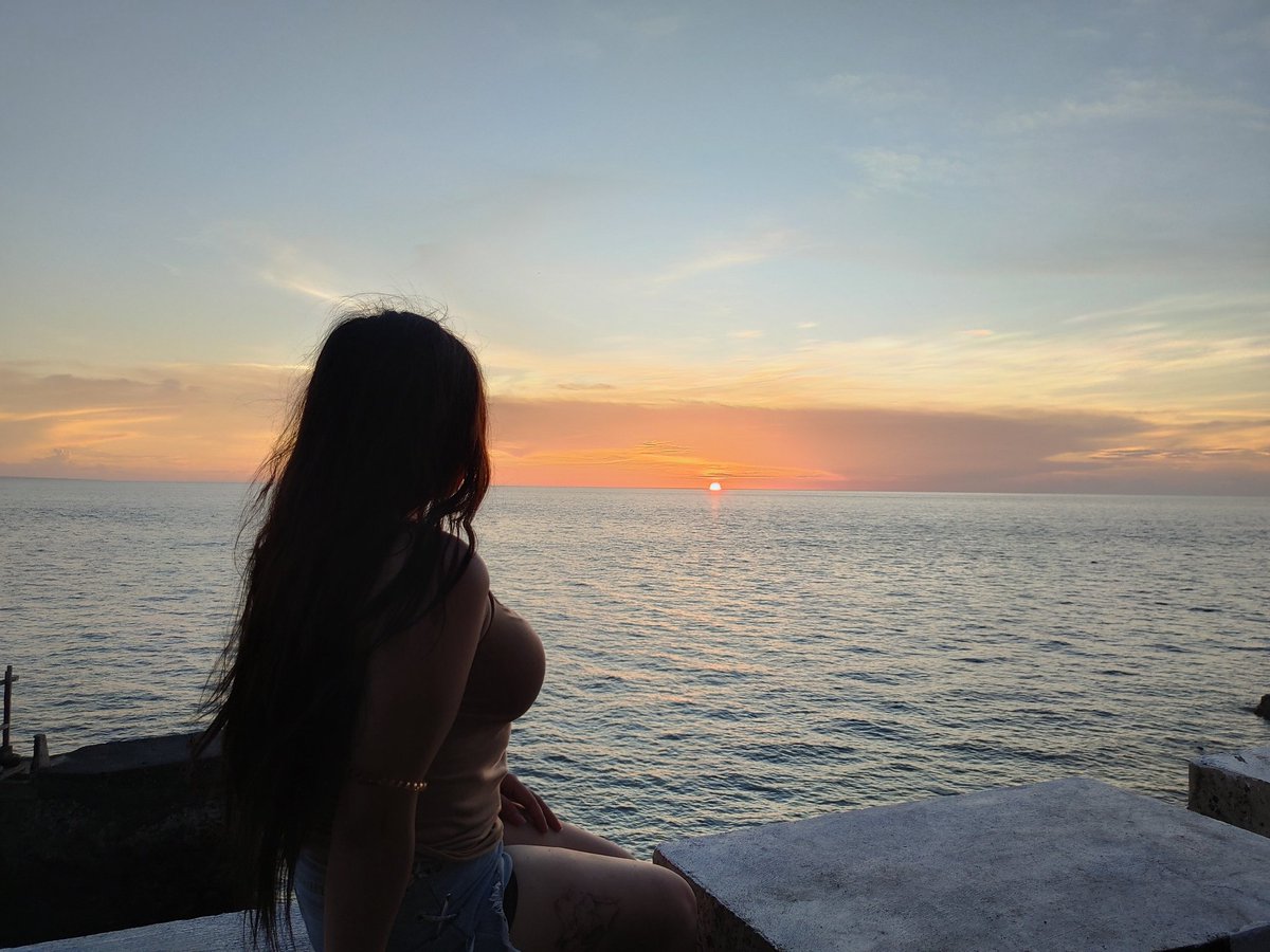 Zariah_1201's tweet photo. Born to chase sunsets🌅🫶 https://t.co/22UqBAjEmF