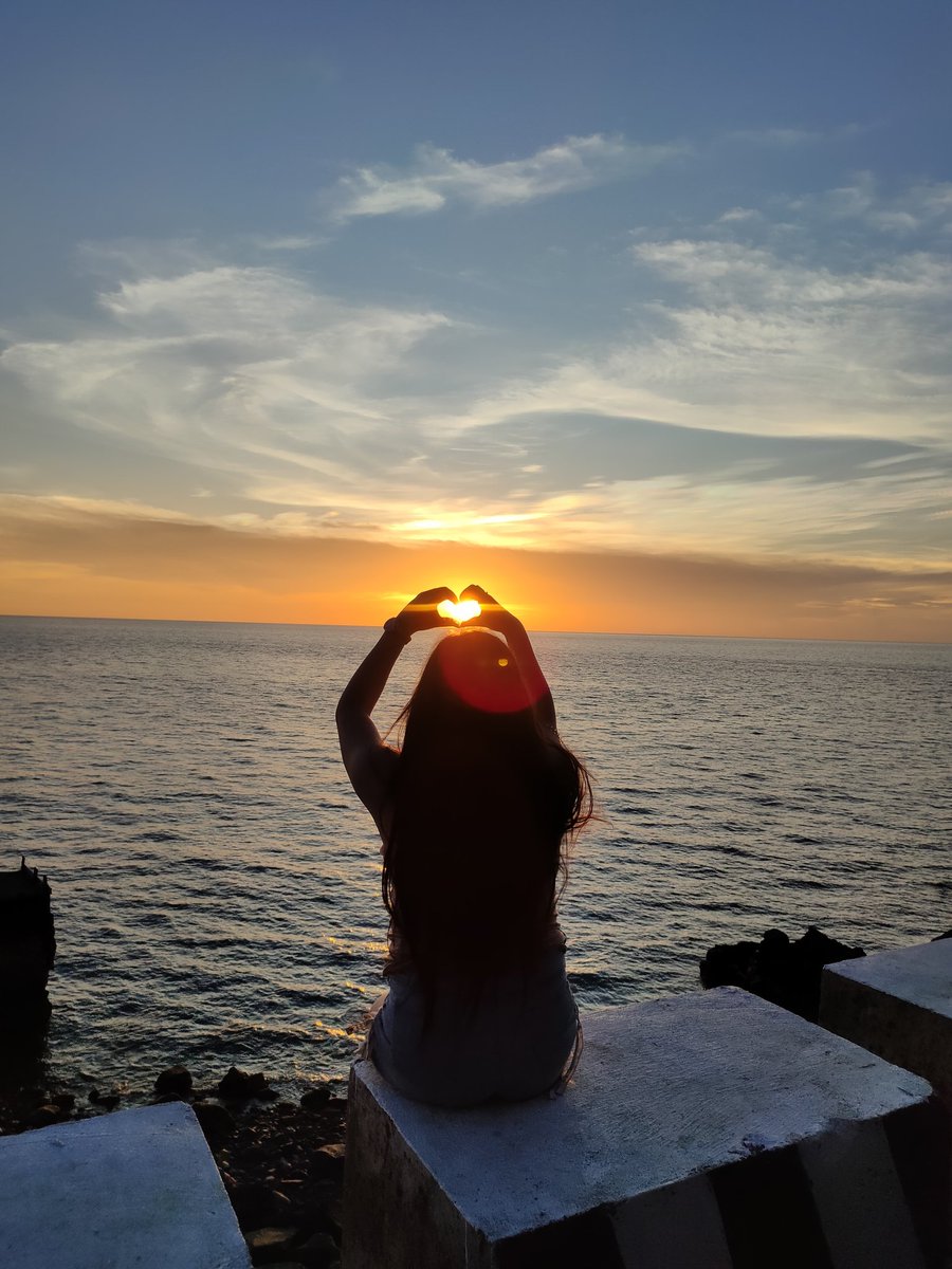 Zariah_1201's tweet photo. Born to chase sunsets🌅🫶 https://t.co/22UqBAjEmF
