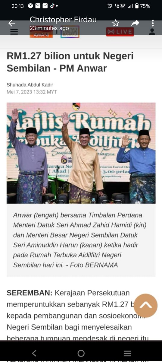faekah_qkn5's tweet photo. Kecelaruan polisi, janji dan tindakan. Jan 2023 PMX kata tiada amalan umum projek bagi negeri yg dilawati. Tup tup semalam Mei 6 dan hari ni 7hb, berbiliong bagi Penang dan N9. Owh.. itu MoF umum bukan PM? Pening pegawai nak counter, akhirnya pegawai kena pecat sebab pening ha ha https://t.co/l2YEmy98Or