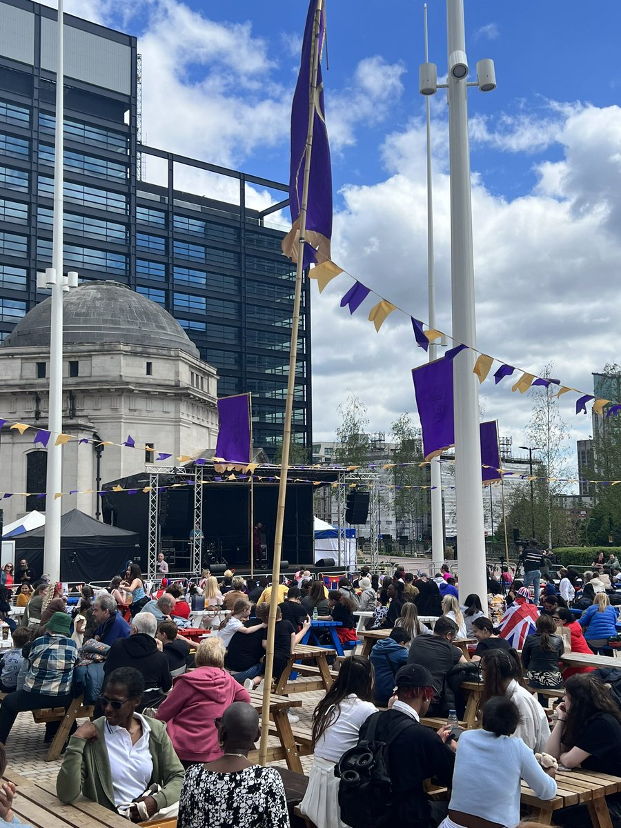 CORONATION SUNDAY 🌈 ☀️ 

We’ve finally got some gorgeous sunshine on Centenary Square for todays #coronation celebration! 

Join us today for LIVE entertainment, activities, Childrens funfair rides and the Coronation broadcast from 8pm!