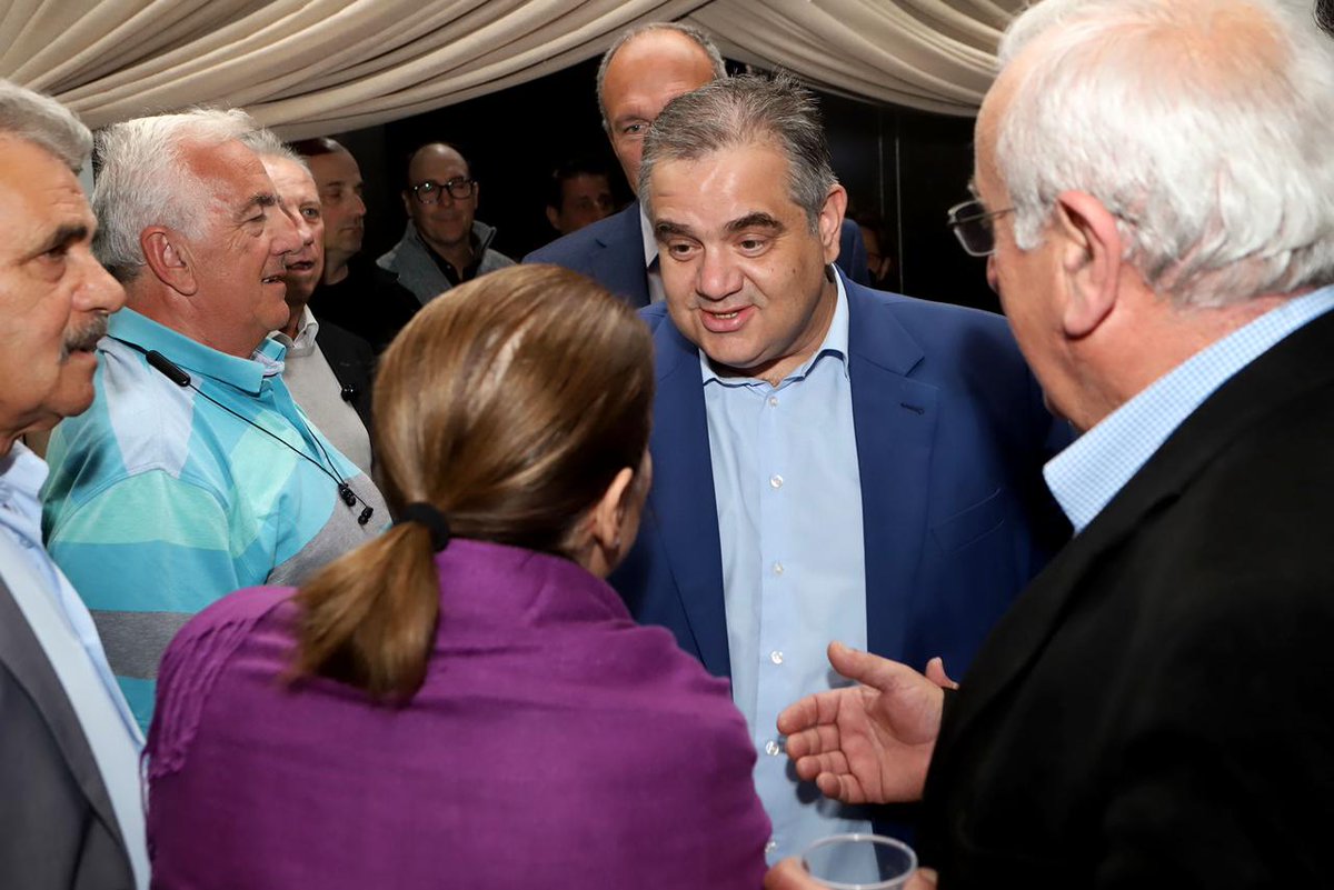 vspanakis's tweet photo. Σε Βύρωνα και Υμηττό ξεκάθαρο το μήνυμα καθαρής λύσης και καθαρής νίκης της Νέας Δημοκρατίας στις 21 Μαΐου.
#Βασίλης_Σπανάκης #Βασίλειος_Πέτρος_Σπανάκης #Πάντα_δίπλα_σας #Μαζί_Ξανά #vspanakis #notios_tomeas #nd #Βύρωνας #vironas #υμηττός #imittos https://t.co/9NvfN6iGE7