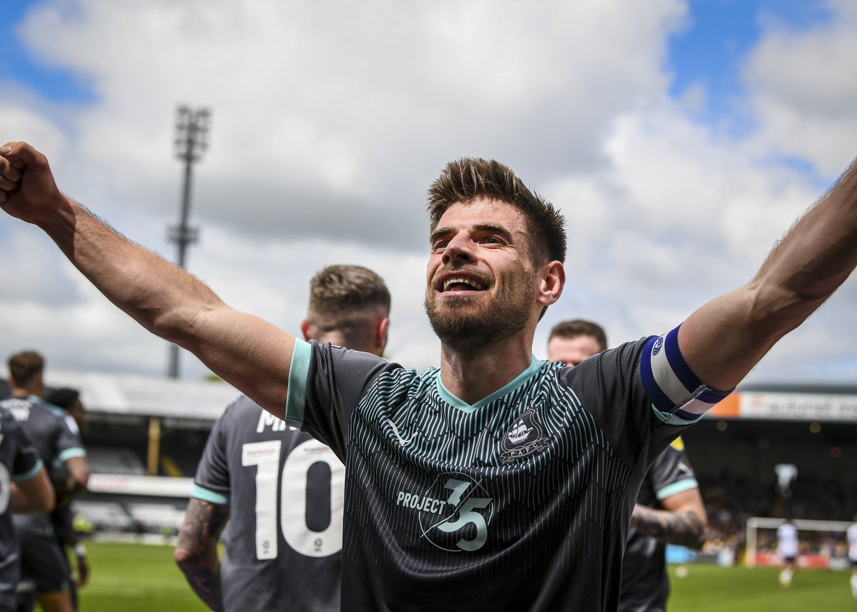 No more talking. We are the best team in League One. WE ARE THE CHAMPIONS! 💚 #pafc