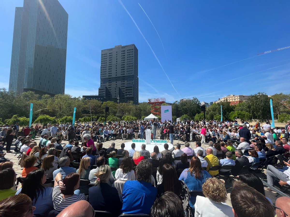 jxcalldetenes's tweet photo. La força de Catalunya comença al teu municipi! 
Ahir vàrem participar a l'acte municipalista de @JuntsXCat #calldetenes #CATALUNYA #osona @juntscatcentral #GentdeDebo @juntsosona https://t.co/R4ONQeaa9h