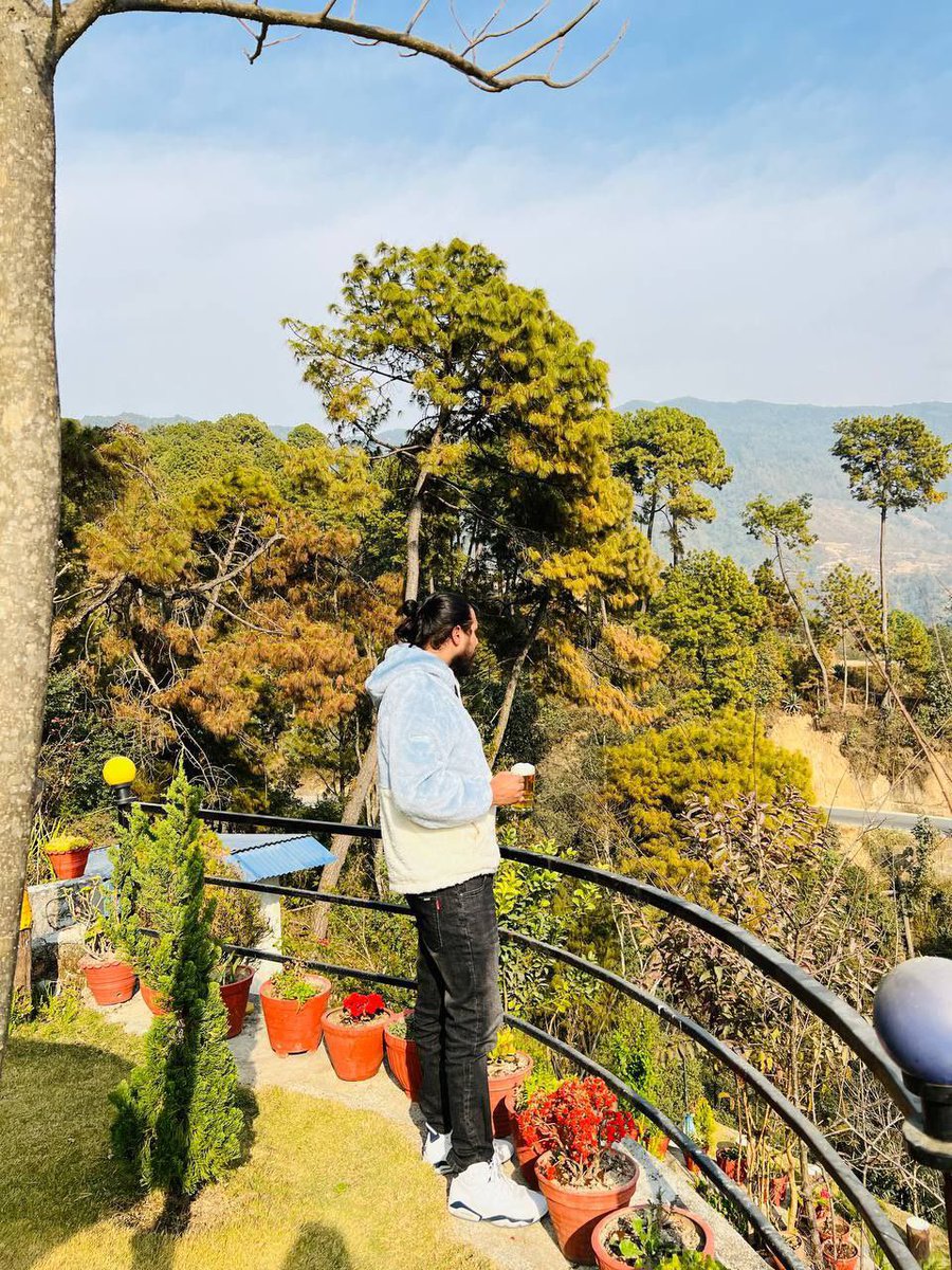 दुनिया अचम्मकै छ ,  
एकथरिले मुख तितो बनाउछ,  अर्काथरि ले मन 
# चियर्स # जाडोगयो