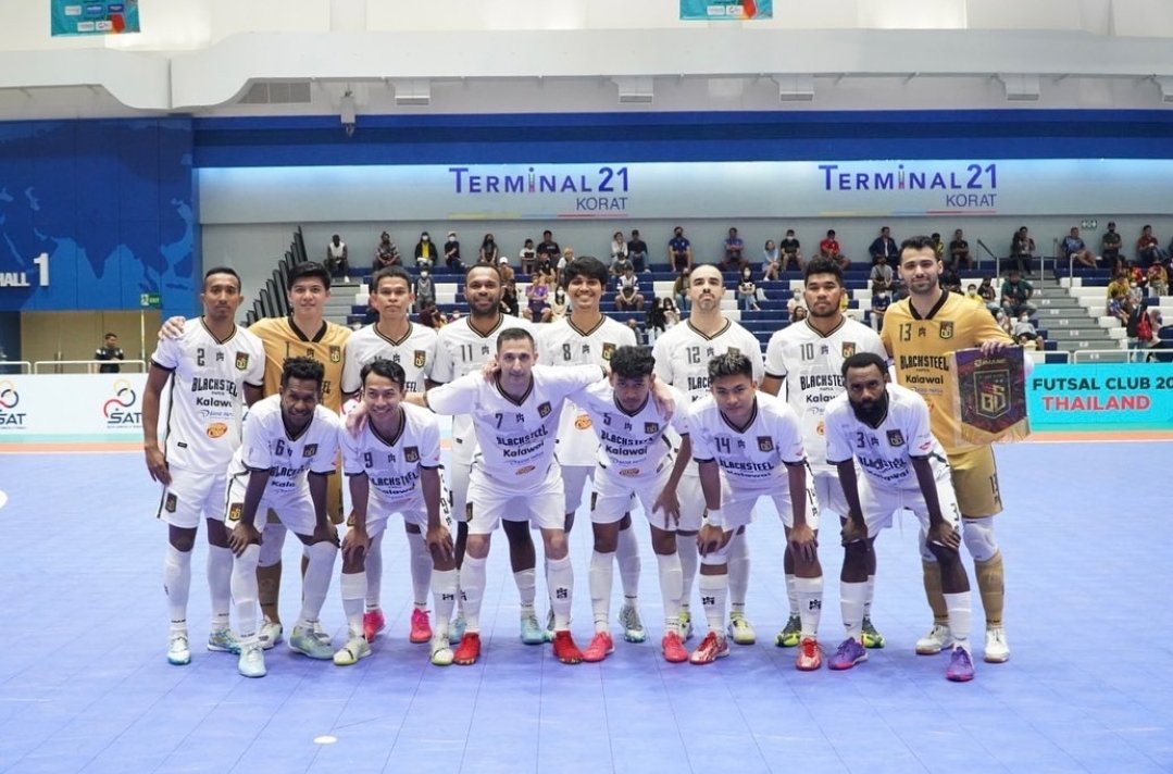 Final AFF Club Futsal AET : Blacksteel FC 1-1 Hongyen Thakam ⚽ Evan Soumilena - ⚽ Taktau Adu penalti BS : 🟢🟢🟢🟢 HT : 🟢🔴🟢🔴 BLACKSTEEL JUARAAAAA! 🏆🇮🇩