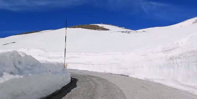 giroditalia's tweet photo. Meanwhile, Campo Imperatore 🥰
.
Nel frattempo, Campo Imperatore 🥰

#Giro #GirodItalia https://t.co/4LqKbSm3hu