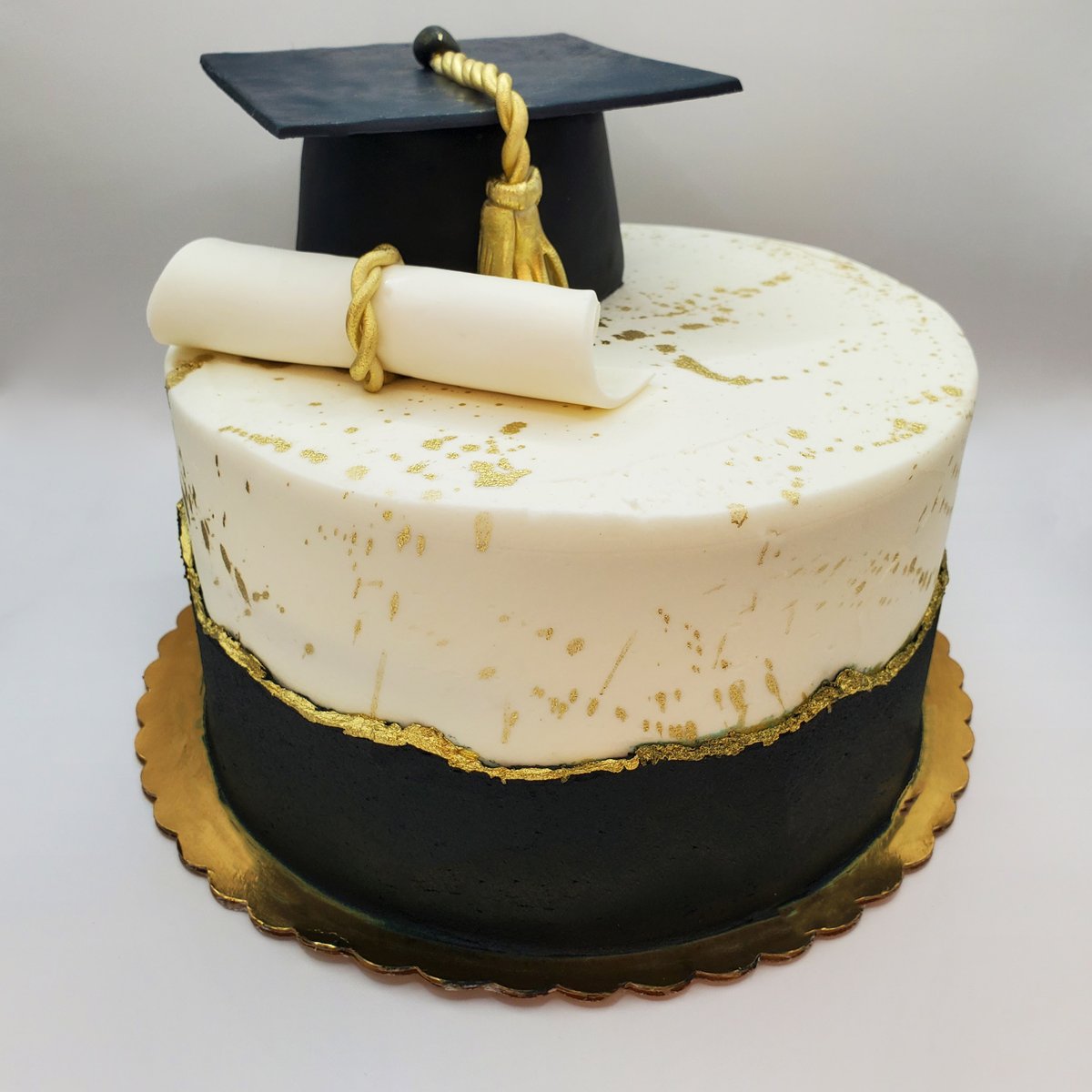 3brothersbakery's tweet image. You went through the hassle, got the tassel, and now it's time to celebrate!

Visit us online at 3brothersbakery.com/locations-hour…

#graduation #conGRADulations