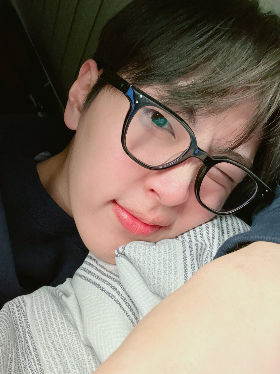 S2_SF9_S2's tweet photo. 넘 잘생겨서 미치겠어요 https://t.co/BkS7bxoKi9