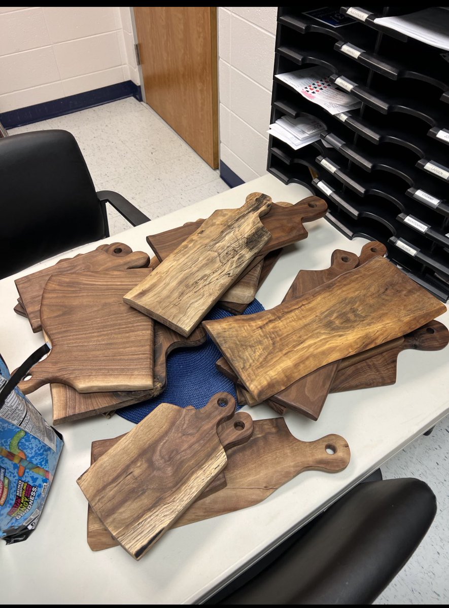 will_darter's tweet photo. My sons and I made some beautiful spalted walnut charcuterie boards for the @BillingsHSJH teachers for #TeacherAppreciation 

Fun to make something for teachers to enjoy with their families at home and to spend time with my family making these together! #teachers #appreciation https://t.co/TZzmqmp0Bp
