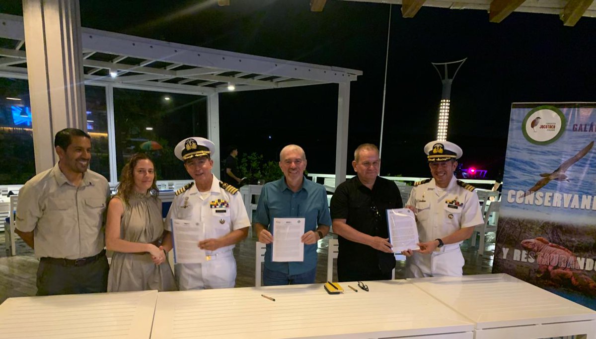 armada_ecuador's tweet photo. #Galápagos | La Dirección Regional de los Espacios Acuáticos #Insular, recibió en la Capitanía de #PuertoAyora la lancha guardacostas LC-725, después de un proceso de repotenciación gracias al apoyo de la Fundación #Wildaid y #Jocotoco y en coordinación con el @parquegalapagos. https://t.co/aT2AkqlIFc