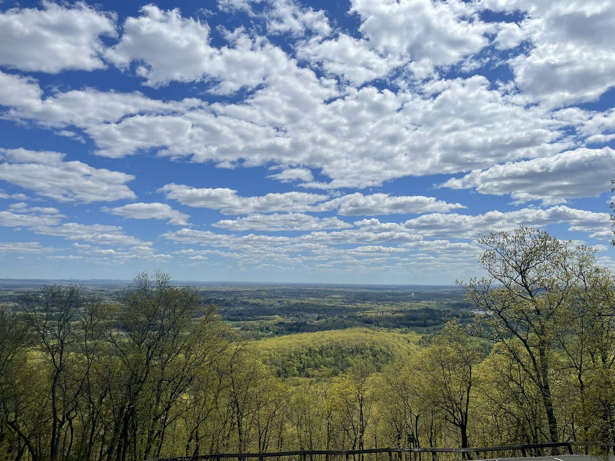 BaystateObGyn's tweet photo. Residency retreat part 1: the hike! https://t.co/LnFMcUjJuT