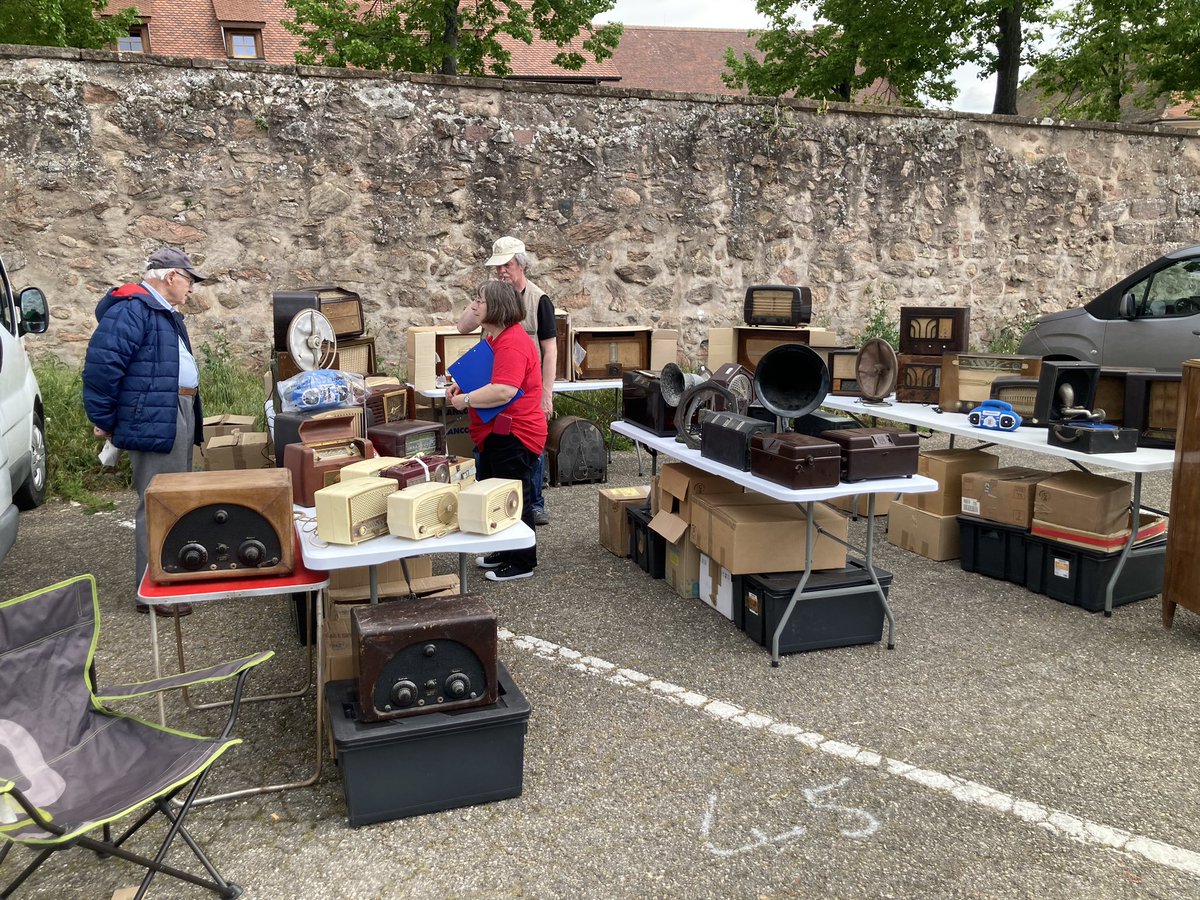 jan_dxer's tweet photo. Gestern auf dem #Radio Flohmarkt in  Riquewihr mit der #GFGF https://t.co/6OwbxM02kX
