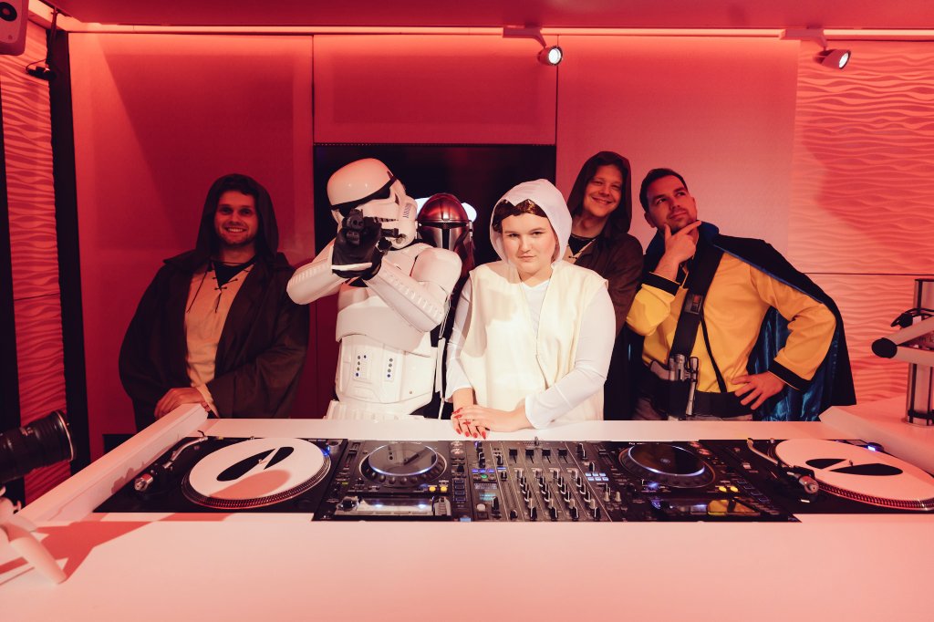 Spacewalkerlive's tweet photo. Last week @asot episode was one of best episode i have watched.โค๏ธ๐ถ
#MayThe4th #asot1119 #trancefamily @arminvanbuuren @rubenderonde https://t.co/5C71uFsLUw