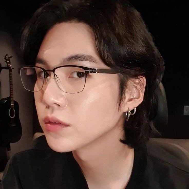 taeebaring's tweet photo. – yoongi siendo el miembro más intimidante de bangtan, a thread https://t.co/8A6nyvnhpv