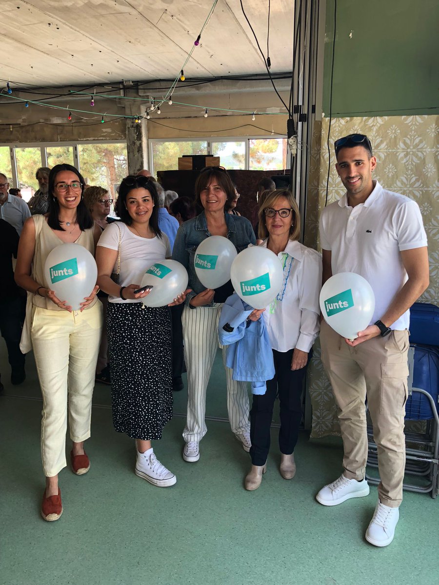 josepsoleturon's tweet photo. Junts Riudarenes. Part de l'equip! https://t.co/9k0RJ3jVp9