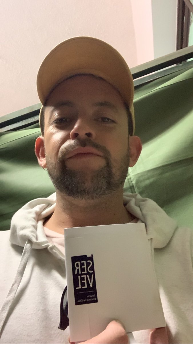 AlejandroBtos's tweet photo. 🤟🏼Selfie electoral🗳️🤳
Porque a pesar del bajón constitucional #Votaresimportante 
XD  👍🏼 
#Elecciones2023 🇨🇱 https://t.co/g8rxpDJ6yb