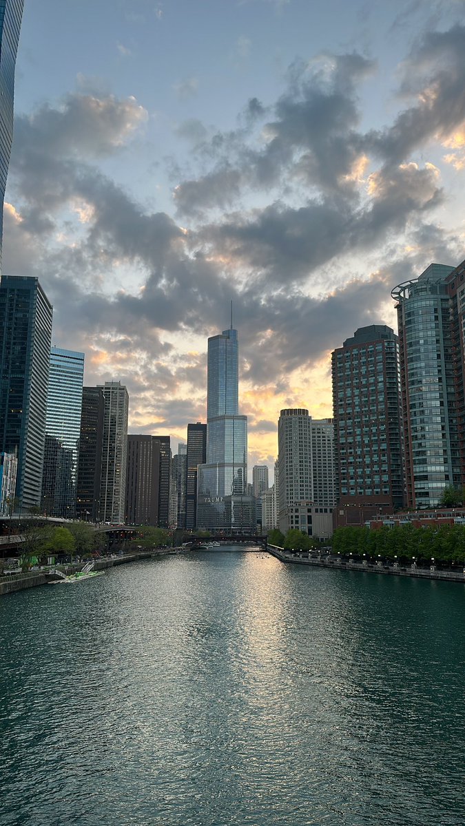 OmarShaam's tweet photo. Having so much fun at #DDW2023! So many amazing presentations, insightful discussions, and opportunities to connect with likeminded professionals! https://t.co/X1k1KXlXWh