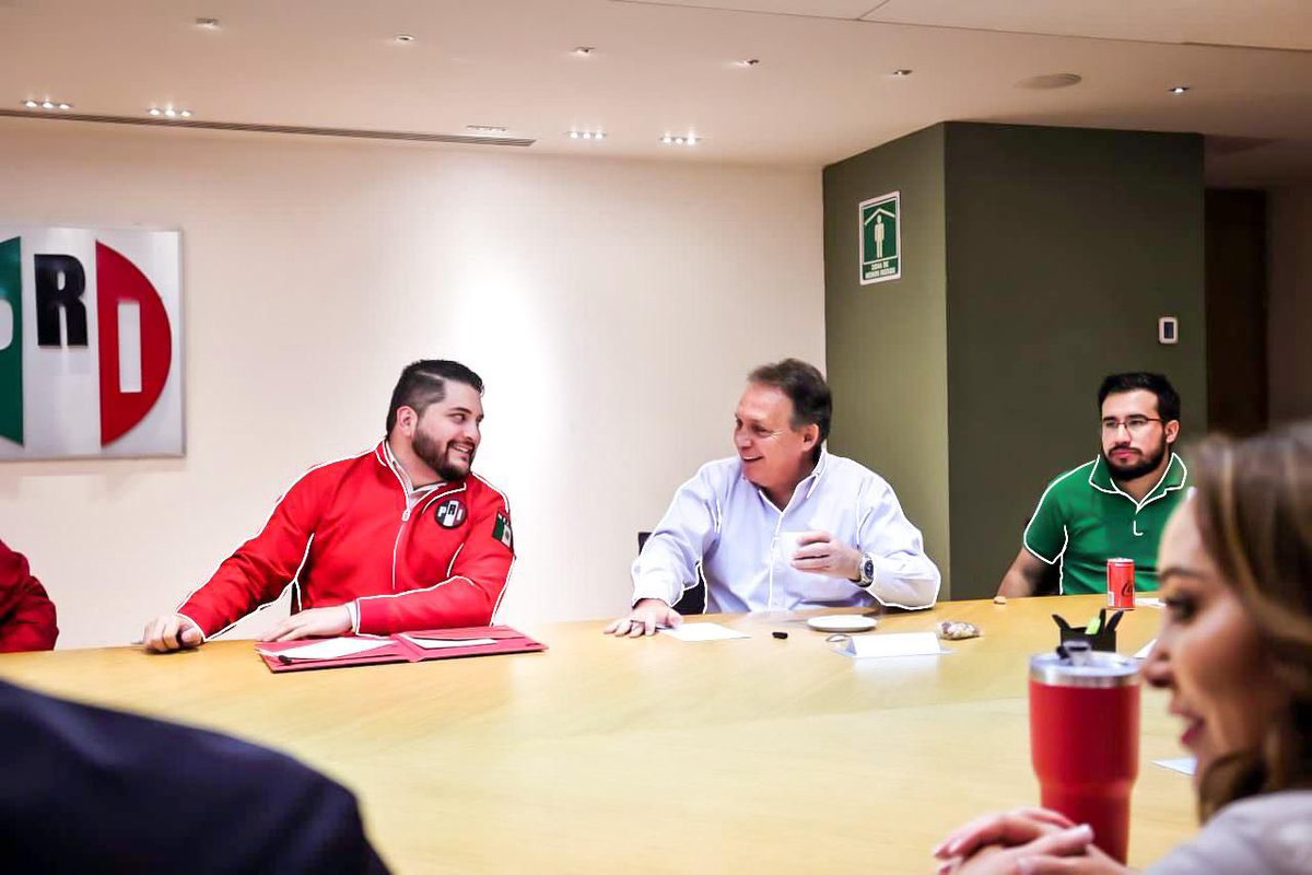 CarlosGMancilla's tweet photo. ¡El trabajo sigue fuerte en el PRI Nacional! 🥊🇲🇽

Bajo las instrucciones de nuestro Presidente @alitomorenoc Estamos en reunión de trabajo con nuestro Secretario Técnico del Consejo Político Nacional el Dip. @PabloAnguloB , con los Secretarios del CEN y con nuestros Coordinadores en la Cámara de Diputados y de Senadores, todos en unidad construimos el mejor PRI de todos los tiempos. 🥇🇲🇽