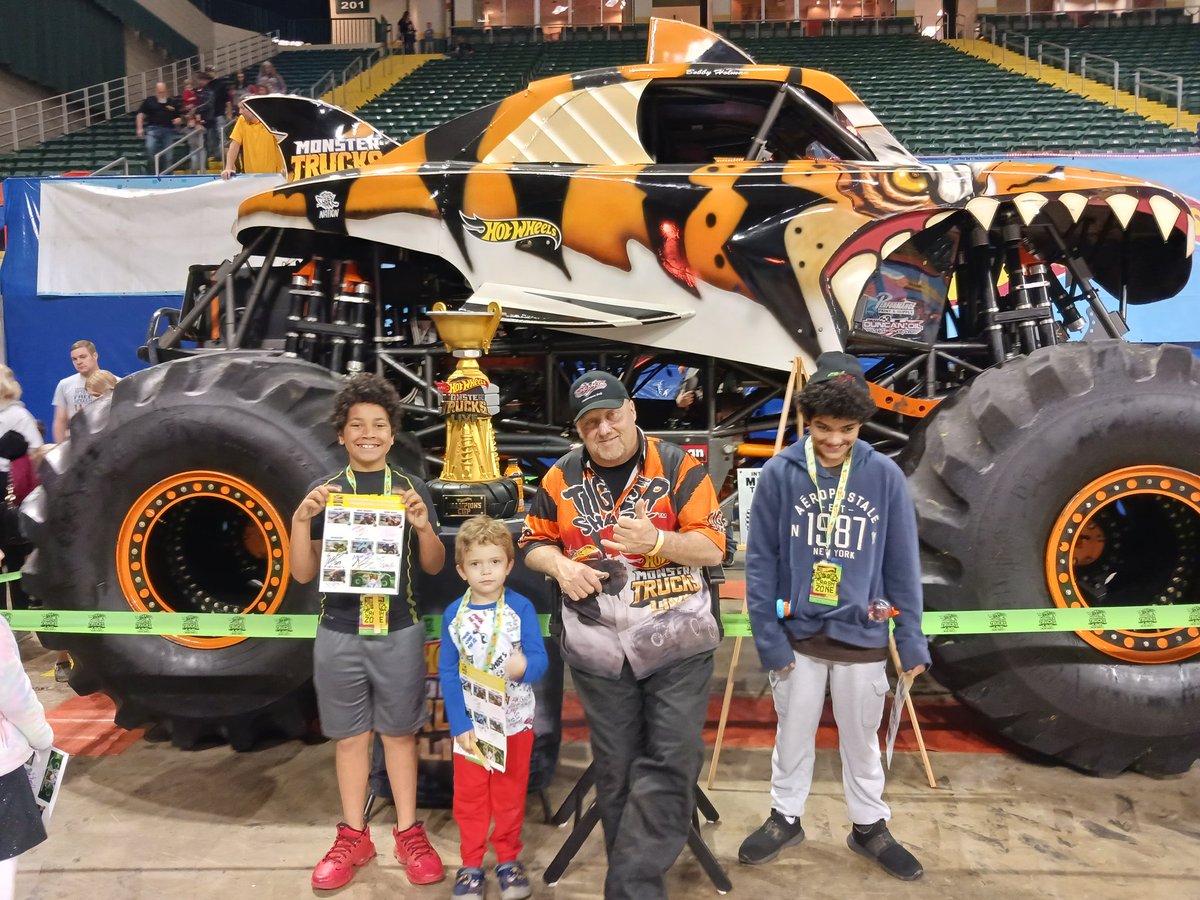 Amber25400091's tweet photo. #hotwheelsmonstertruckslive https://t.co/hUdOwg8Ol8