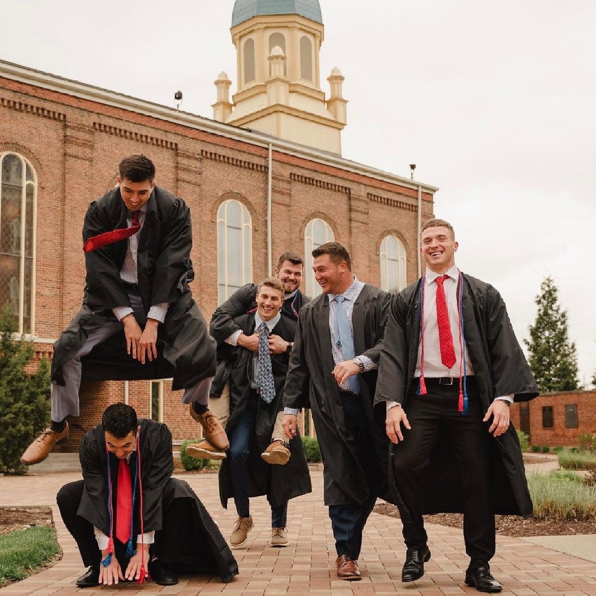 univofdayton's tweet photo. The smiles on their faces say it all. Happy graduation day, Class of 2023! #Flyer23Grad
📸: Sarah McGonigle '21, Jonah Brandt '24 and @KevinLushPhoto https://t.co/twcLxntbY8