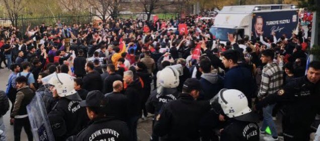 Sayın <a href="/ekrem_imamoglu/">Ekrem İmamoğlu</a>'na ve vatandaşımıza yönelik provokasyonu ve saldırıyı kınıyorum.Milletimiz,  gereken cevabı 14 Mayıs günü sandıkta verecektir.
#Azkaldı #TürkiyeTarihYazacak