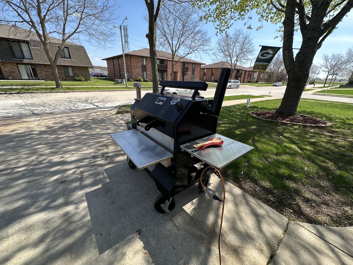 Lancevd62288's tweet image. Beautiful day off to throw down some scallop, potatoes and ham on the #Yoder 640s 🌞