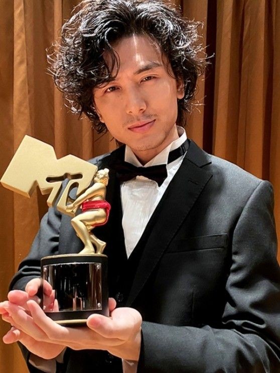 omfgkaze's tweet photo. Is even possible for a human being be this beautiful? 😭 https://t.co/SyV6Up4xSj