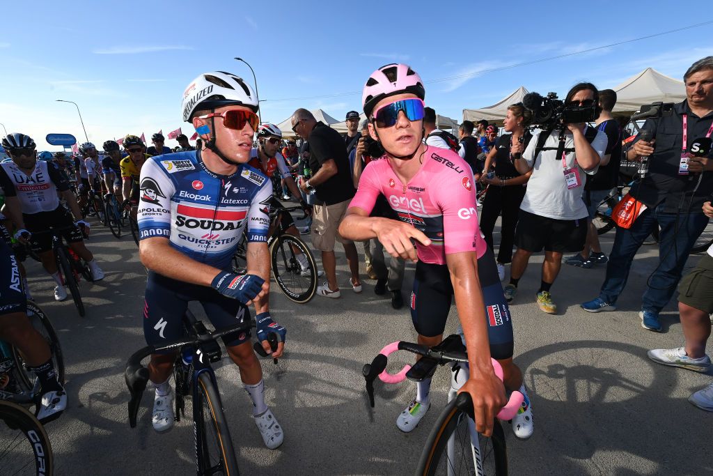 Evenepoel blames Groves for Giro d'Italia crash, Alpecin defend Australian sprinter dlvr.it/SngYLq