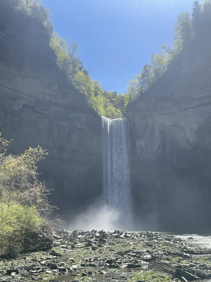 CaiQizhe's tweet photo. The breathtaking views of the Ithaca falls during this spring season. https://t.co/3JnADSvsyx