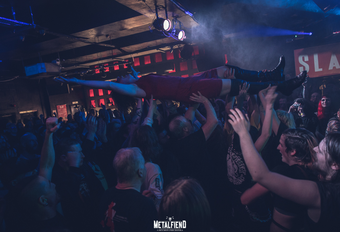 FitToWorkBand's tweet image. Josie went for a refreshing surf as our set closed at @Wormrot in Glasgow. Credit - Simon Pieczonka
#grindcore #hardcorepunk #crustpunk #queercore #glasgowmusic