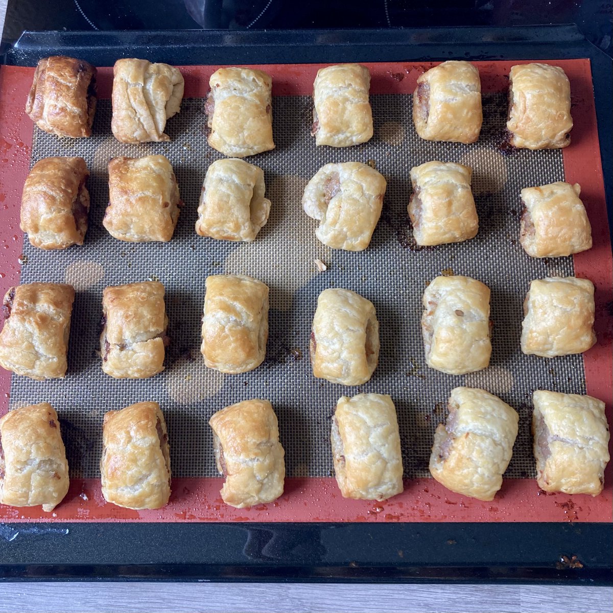 The Baking Hen tweet media