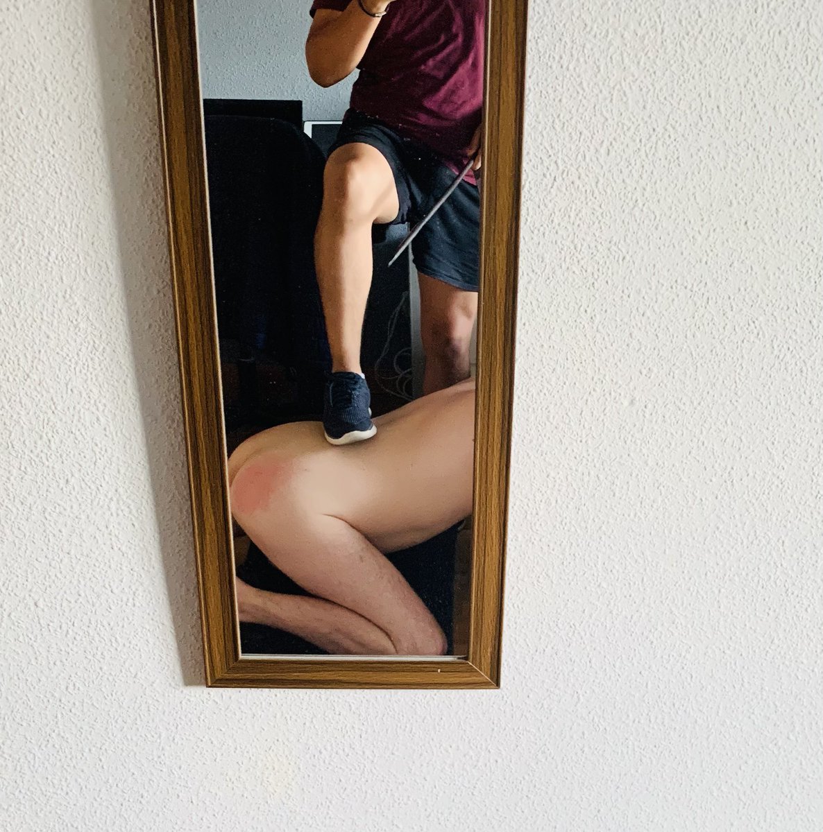 cazasumisasmad's tweet photo. Me encanta cazar sumisas y mas si me tienen miedo aunque su deseo natural de verse humilladas y sometidas les gana. Aquí está la sumisa 46. Todo un deleite ponerla bajo mis pies. #gaydom #alphamaster #subandom #gaymadrid https://t.co/fpO0MWLyaQ
