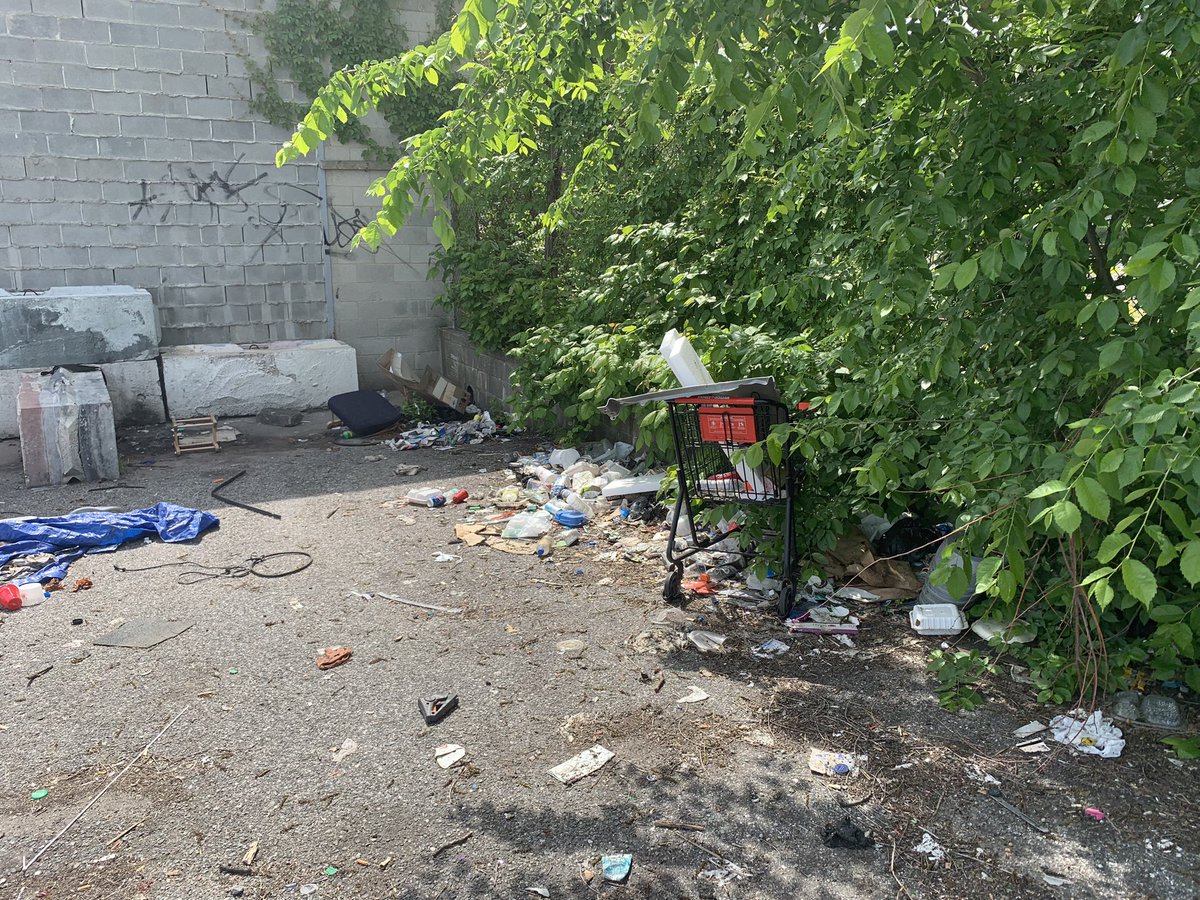 Stinnett_41st's tweet photo. Baltimore Clean Streets….

No one to blame but ourselves when we allow this bad behavior. 

Maintaining a cleaner environment should be our priority!!

#BaltimoreCleanStreets https://t.co/YqGpMdLn9g